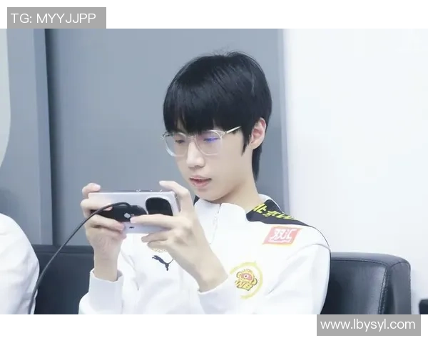 WE战队在王者荣耀赛场上的经验变革与战术创新探讨